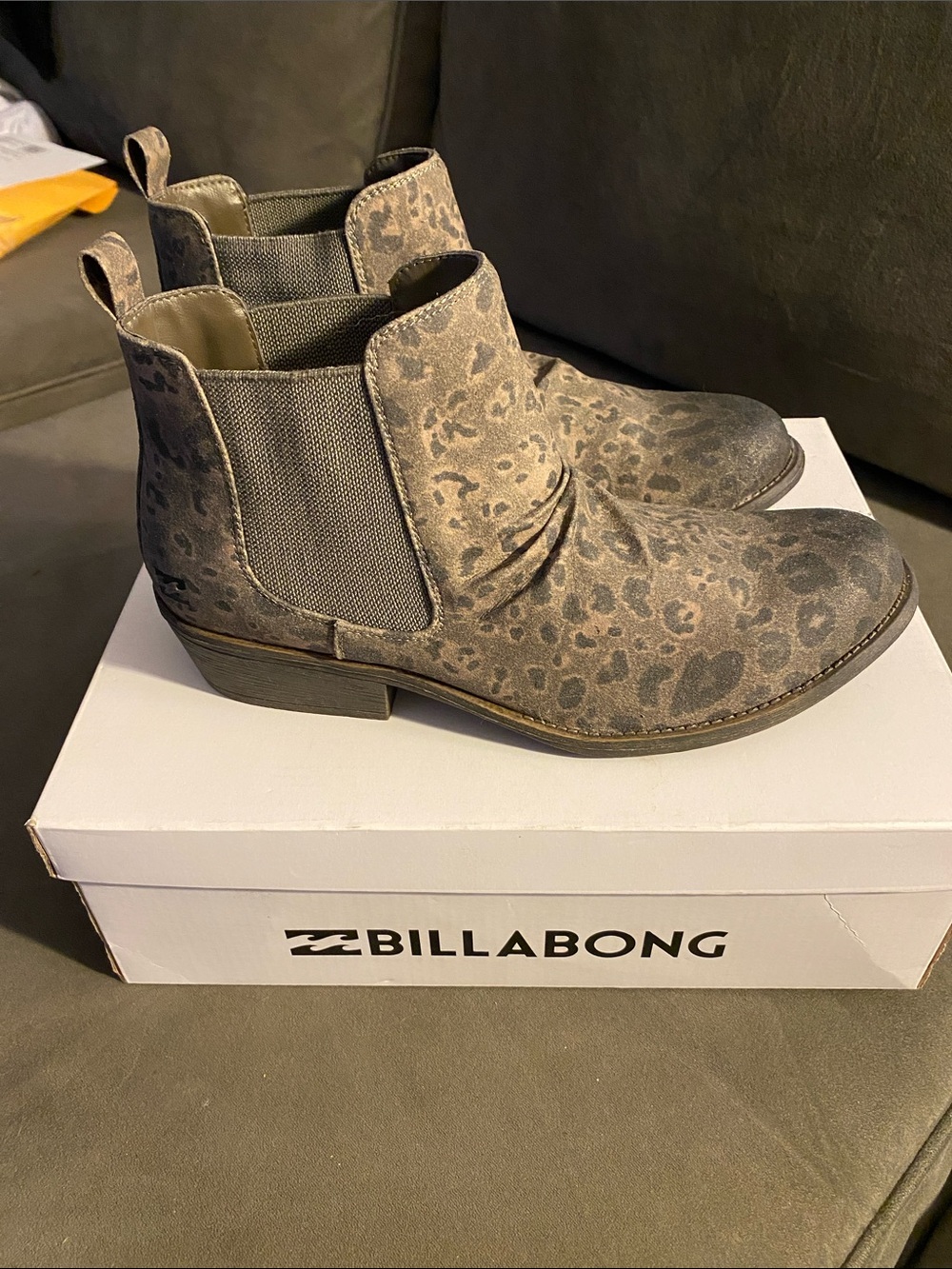 Billabong Leopard Print Chelsea Ankle Boots - size 9